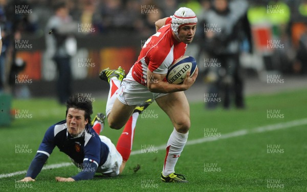 19.03.11 - France v Wales - RBS Six Nations 2011 - Leigh Halfpenny of Wales is tackled by Francois Trinh-Duc of France. 