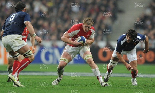19.03.11 - France v Wales - RBS Six Nations 2011 - Bradley Davies of Wales makes a break. 