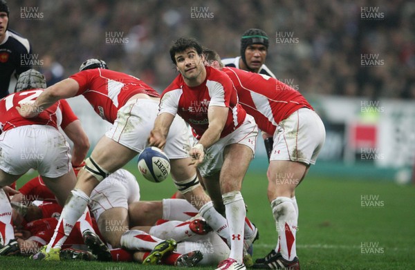 19.03.11 France v Wales ... Wales Mike Phillips passes the ball. 