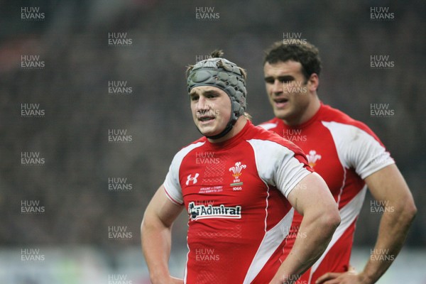 19.03.11 France v Wales ... Wales  Jonathan Davies and Jamie Roberts (rt) dejected. 