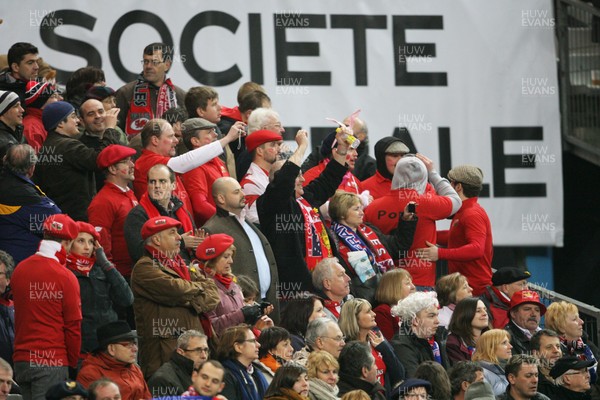 19.03.11 France v Wales ... Fans. 