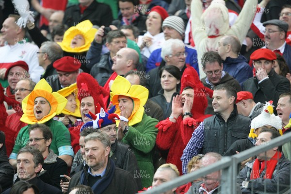 19.03.11 France v Wales ... Fans. 
