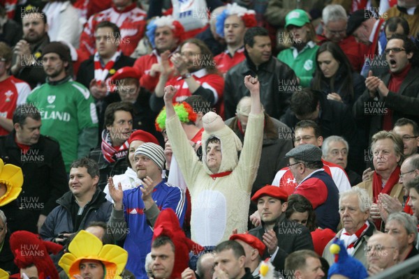 19.03.11 France v Wales ... Fans. 