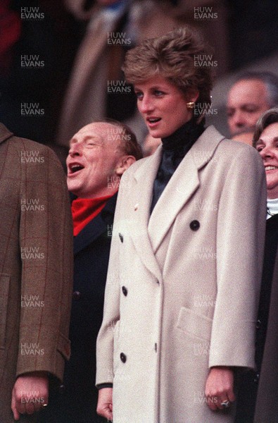 210195 - Wales v France - Five Nations - Princess Diana at the game with Neil Kinnock in the background