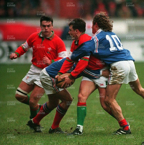 210195 - Wales v France - Five Nations - Simon Hill of Wales is tackled by Philippe Saint-Andre and Christophe Deylaud