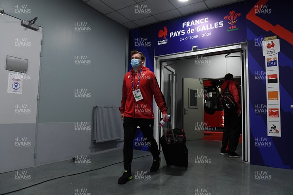241020 - France v Wales - International Rugby Union - Nick Tompkins of Wales arrives