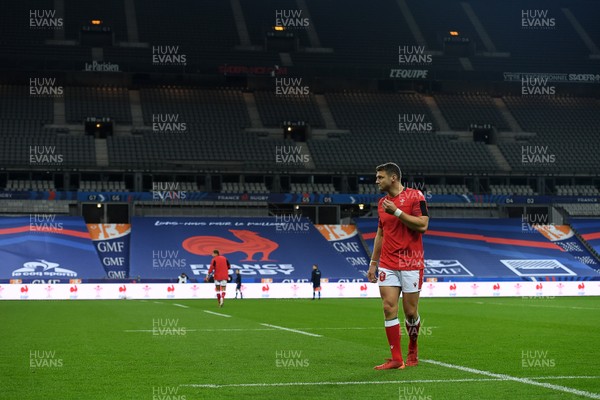 241020 - France v Wales - International Rugby Union - Dan Biggar of Wales warms up in the empty stadium