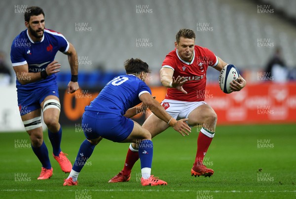 241020 - France v Wales - International Rugby Union - Dan Biggar of Wales is challenged by Romain Ntamack of France