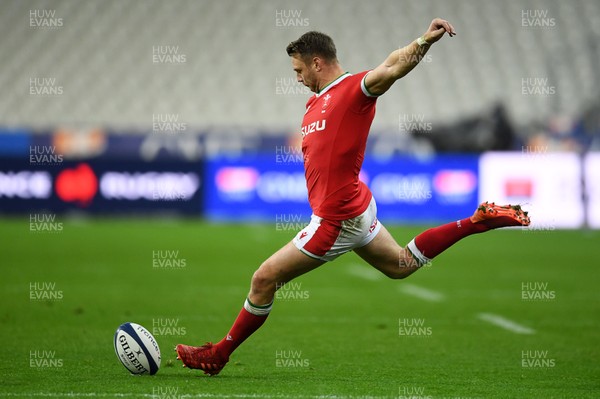 241020 - France v Wales - International Rugby Union - Dan Biggar of Wales kicks a penalty