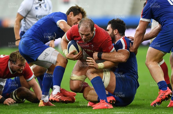 241020 - France v Wales - International Rugby Union - Alun Wyn Jones of Wales is tackled by Charles Ollivon and Baptiste Serin of France