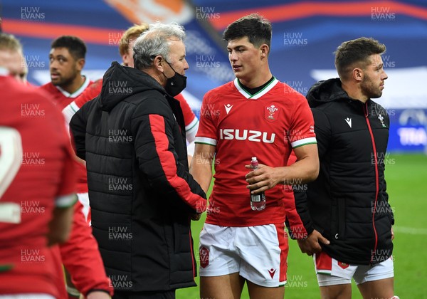 241020 - France v Wales - International Rugby Union - Wales head coach Wayne Pivac and Louis Rees-Zammit at full time