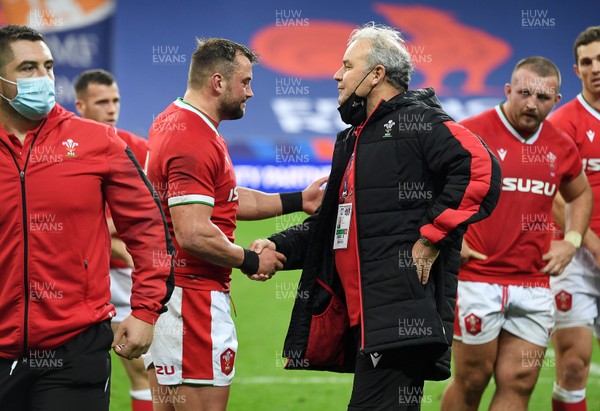 241020 - France v Wales - International Rugby Union - Sam Parry and Wales head coach Wayne Pivac at full time