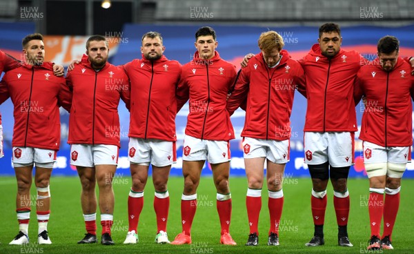 241020 - France v Wales - International Rugby Union - Rhys Webb, Nicky Smith, Sam Parry, Louis Rees-Zammit, Rhys Patchell, Taulupe Faletau and Justin Tipuric of Wales during the anthems