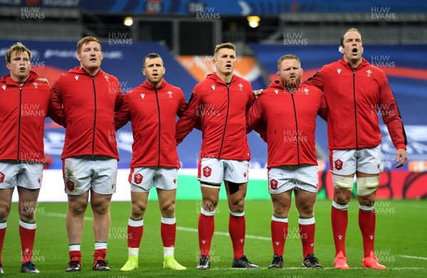 241020 - France v Wales - International Rugby Union - Nick Tompkins, Rhys Carre, Gareth Davies, Jonathan Davies, Samson Lee and Alun Wyn Jones during the anthems