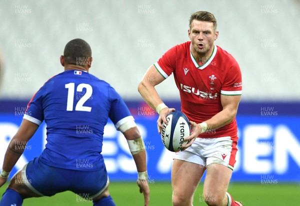 241020 - France v Wales - International Rugby Union - Dan Biggar of Wales takes on Gael Fickou of France