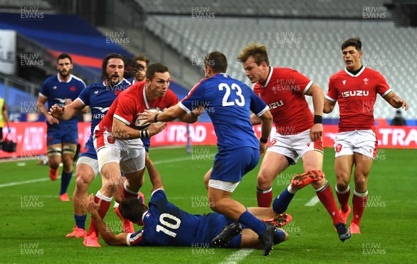 241020 - France v Wales - International Rugby Union - George North of Wales takes on Thomas Ramos of France