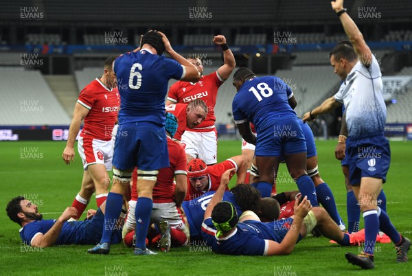 241020 - France v Wales - International Rugby Union - Nicky Smith (hidden) of Wales scores try