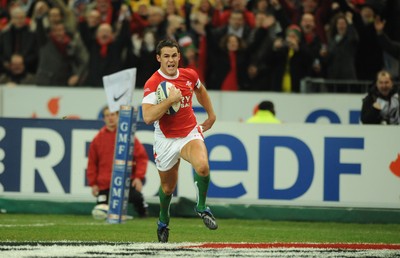27.02.09 - France v Wales - RBS Six Nations 2009 - Wales' Lee Byrne runs in to score try. 