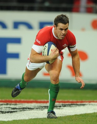 27.02.09 - France v Wales - RBS Six Nations 2009 - Wales' Lee Byrne runs in to score try. 