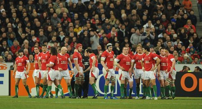 27.02.09 - France v Wales - RBS Six Nations 2009 - Wales players look dejected after a French try. 