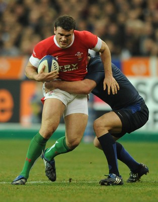 27.02.09 - France v Wales - RBS Six Nations 2009 - Wales' Jamie Roberts is held. 