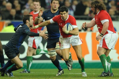27.02.09 - France v Wales - RBS Six Nations 2009 - Wales' Mike Phillips takes on France's Morgan Parra. 