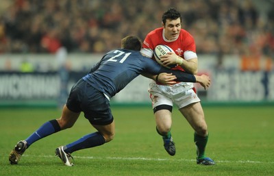 27.02.09 - France v Wales - RBS Six Nations 2009 - Wales' Stephen Jones is tackled by France's Francois Trinh-Duc. 