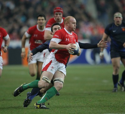 27.02.09 France v Wales... Wales' Martyn Williams is shadowed by France's Morgan Parra. 