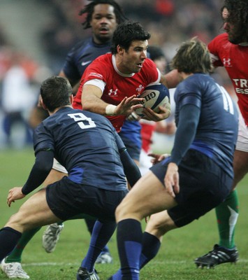 27.02.09 France v Wales... Wales' Mike Phillips tries to hand off France's Morgan Parra and  Cedric Heymans. 