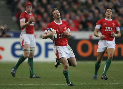 27.02.09 France v Wales... The pain of defeat...Dwayne Peel. 