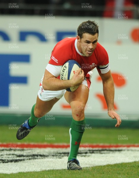 27.02.09 - France v Wales - RBS Six Nations 2009 - Wales' Lee Byrne runs in to score try. 