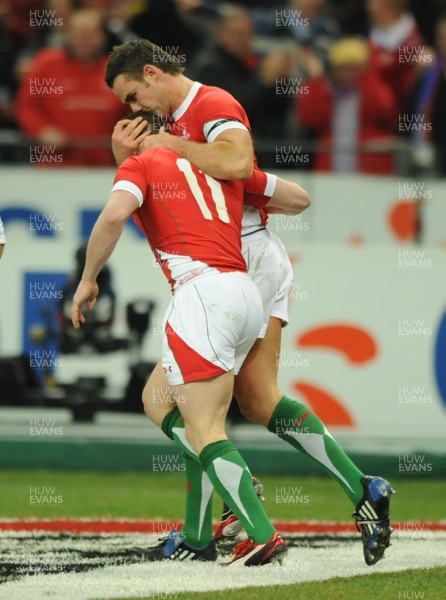 27.02.09 - France v Wales - RBS Six Nations 2009 - Wales' Lee Byrne celebrates his try with Shane Williams. 