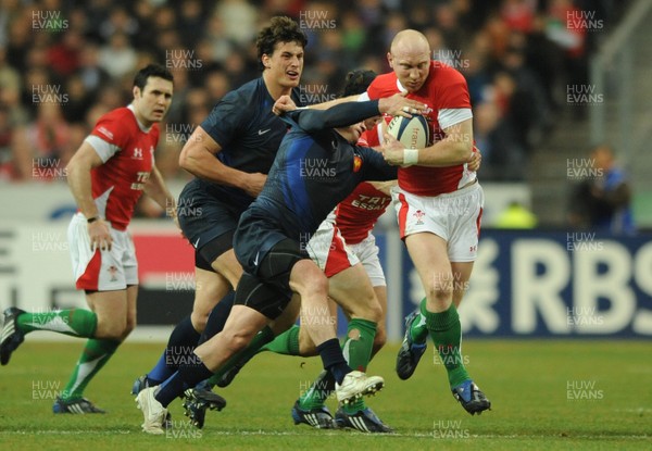 27.02.09 - France v Wales - RBS Six Nations 2009 - Wales' Tom Shanklin tries to break free. 
