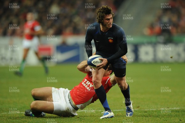 27.02.09 - France v Wales - RBS Six Nations 2009 - France's Maxime Medard is tackled by Jamie Roberts. 