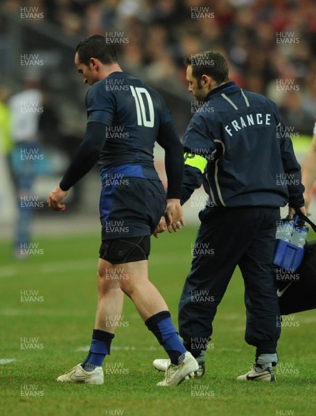 27.02.09 - France v Wales - RBS Six Nations 2009 - France's Benoit Baby limps out in the first half. 