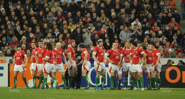 27.02.09 - France v Wales - RBS Six Nations 2009 - Wales players look dejected after a French try. 