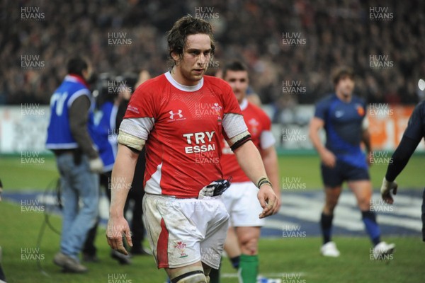 27.02.09 - France v Wales - RBS Six Nations 2009 - Wales' Ryan Jones looks dejected at the end of the game. 