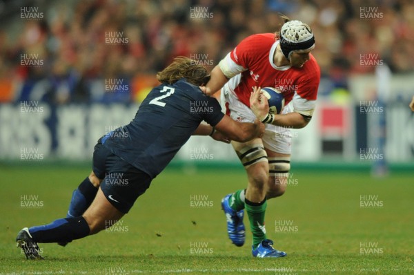 27.02.09 - France v Wales - RBS Six Nations 2009 - Wales' Ryan Jones takes on France's Dimitri Szarzewski. 