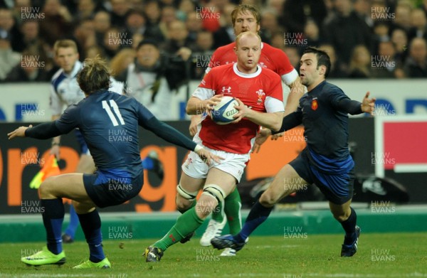 27.02.09 - France v Wales - RBS Six Nations 2009 - Wales' Martyn Williams gets into space. 