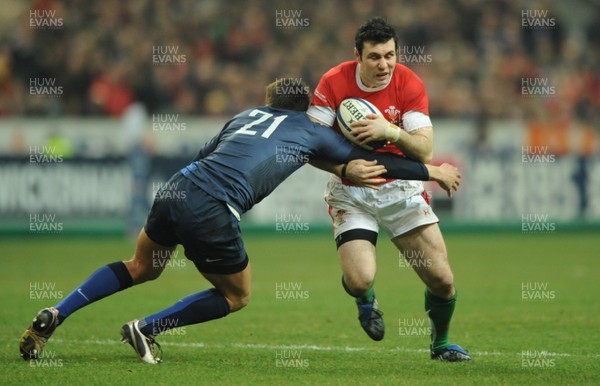 27.02.09 - France v Wales - RBS Six Nations 2009 - Wales' Stephen Jones is tackled by France's Francois Trinh-Duc. 