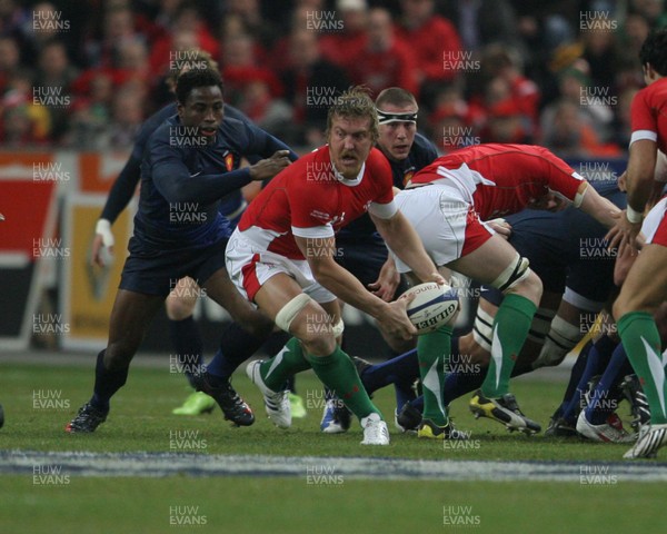 27.02.09 France v Wales... Wales' Andy Powell on the charge 