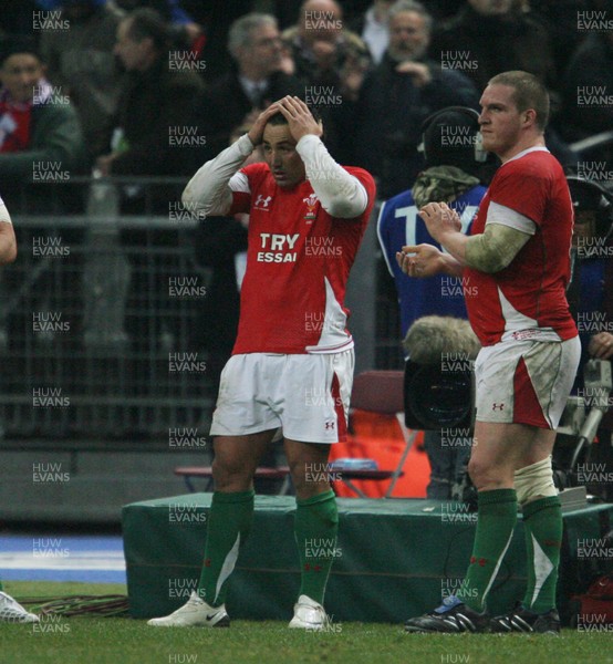 27.02.09 France v Wales... Wales' Gavin Henson dejected at the final whistle. 