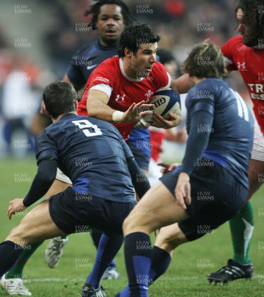 27.02.09 France v Wales... Wales' Mike Phillips tries to hand off France's Morgan Parra and  Cedric Heymans. 