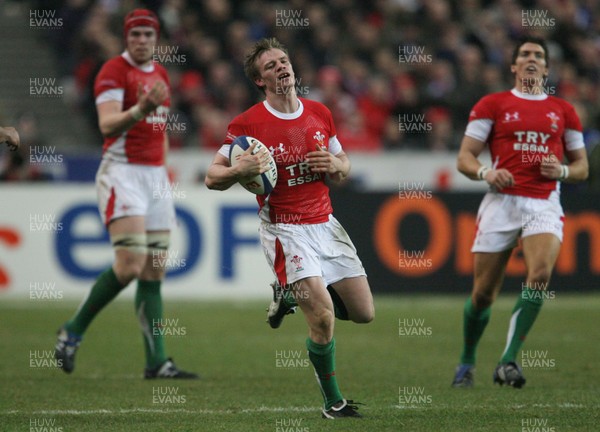 27.02.09 France v Wales... The pain of defeat...Dwayne Peel. 
