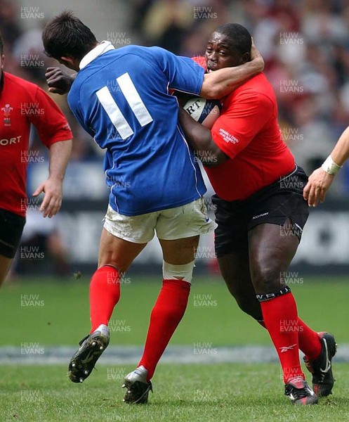 290303 - France v Wales - Six Nations Championship - Martin Madden takes on Xavier Garbajosa