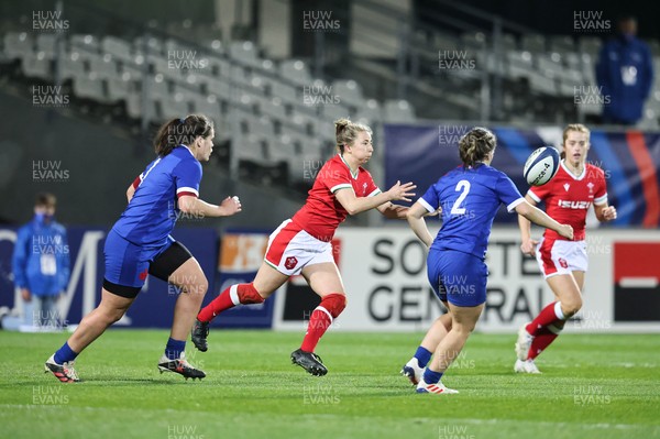 030421 - France v Wales - Women's Six Nations - Elinor Snowsill of Wales