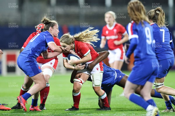 030421 - France v Wales - Women's Six Nations - Manon Johnes of Wales
