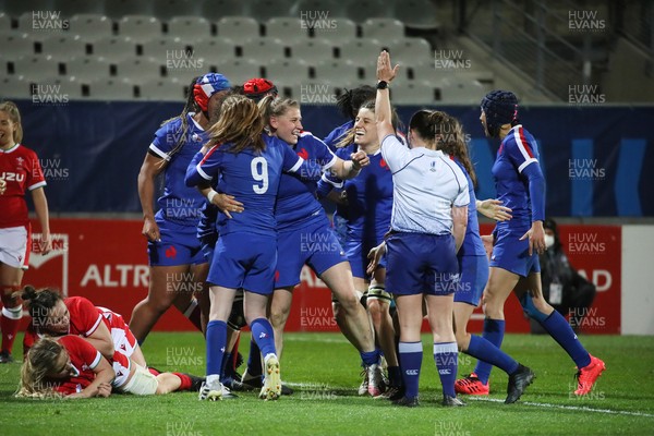 030421 - France v Wales - Women's Six Nations - Emeline Gros of France celebrates scoring a try