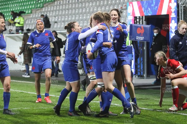 030421 - France v Wales - Women's Six Nations - Emilie Boulard of France celebrates with teammates as she scores the sixth try
