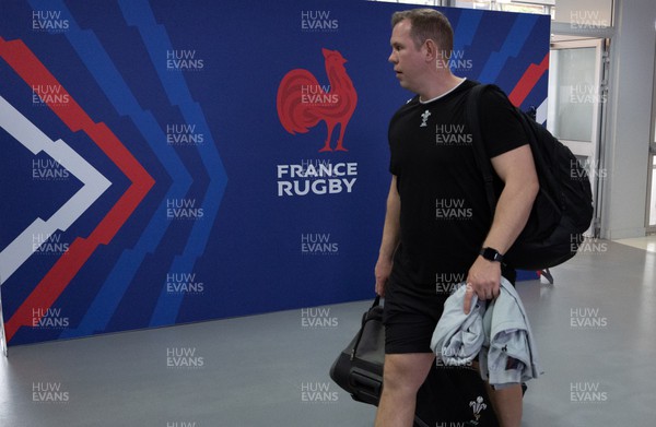 230423 - France v Wales, TicTok Women’s 6 Nations - Wales head coach Ioan Cunningham arrives at the stadium